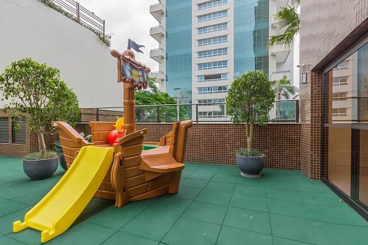 Área infantil com playground, apartamento em Petrópolis, Porto Alegre