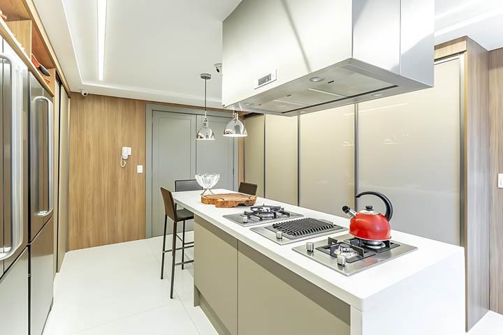 Ilha com cooktop e bancada de apoio, apartamento em Petrópolis, Porto Alegre