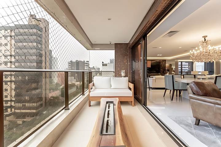 Sacada integrada à sala de jantar, apartamento em Petrópolis, Porto Alegre