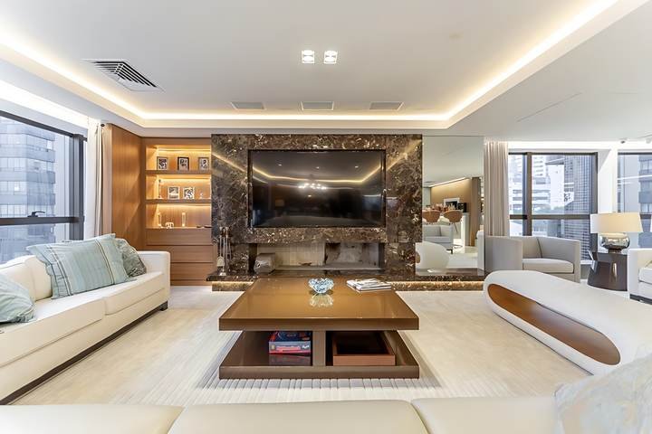 Lareira e nichos iluminados no estar principal, apartamento em Petrópolis, Porto Alegre